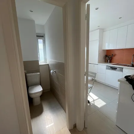 Relax At Basette With Large Garden And Swimming Pool Just A Few Minutes From Beaches
